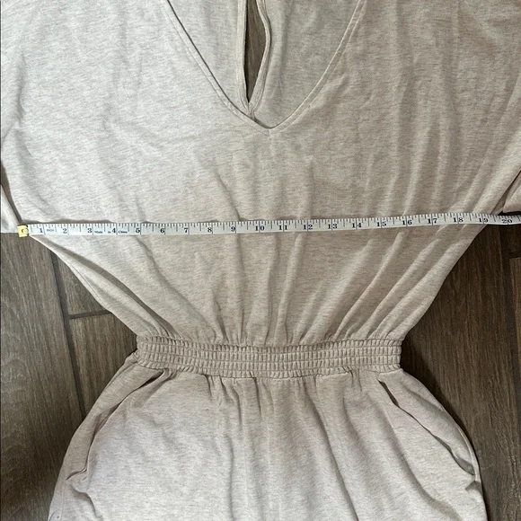 Express women’s cream Romper with Elastic Waist, size small. - Picture 7 of 8